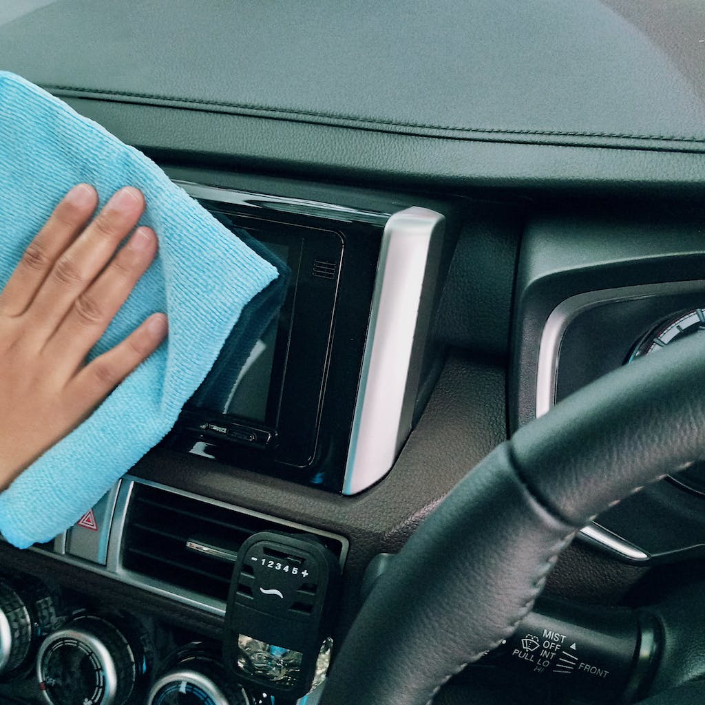Ciscenje unutrasnjosti automobila
